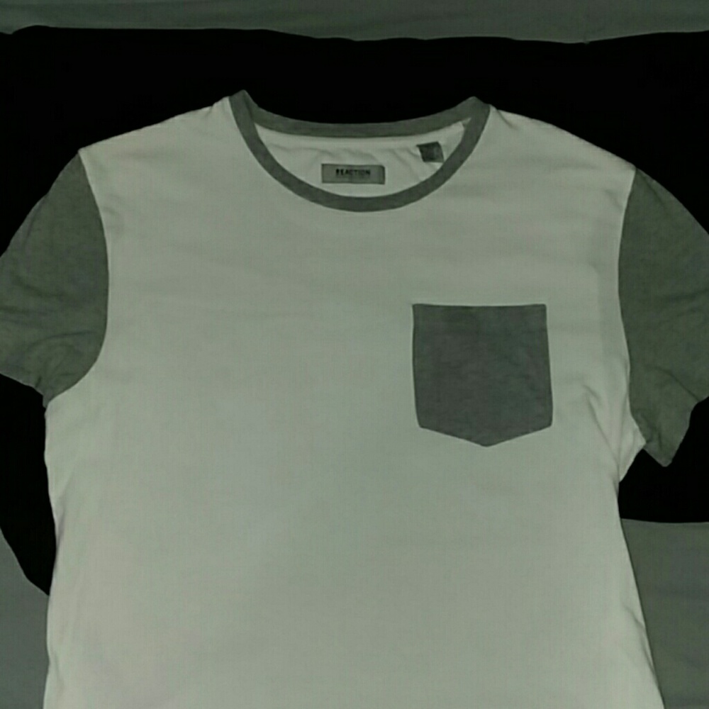 REACTION by kenneth cole tee L